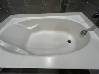 Clean bathtub after move-out service