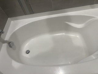 Spotless bathtub move-out cleaning